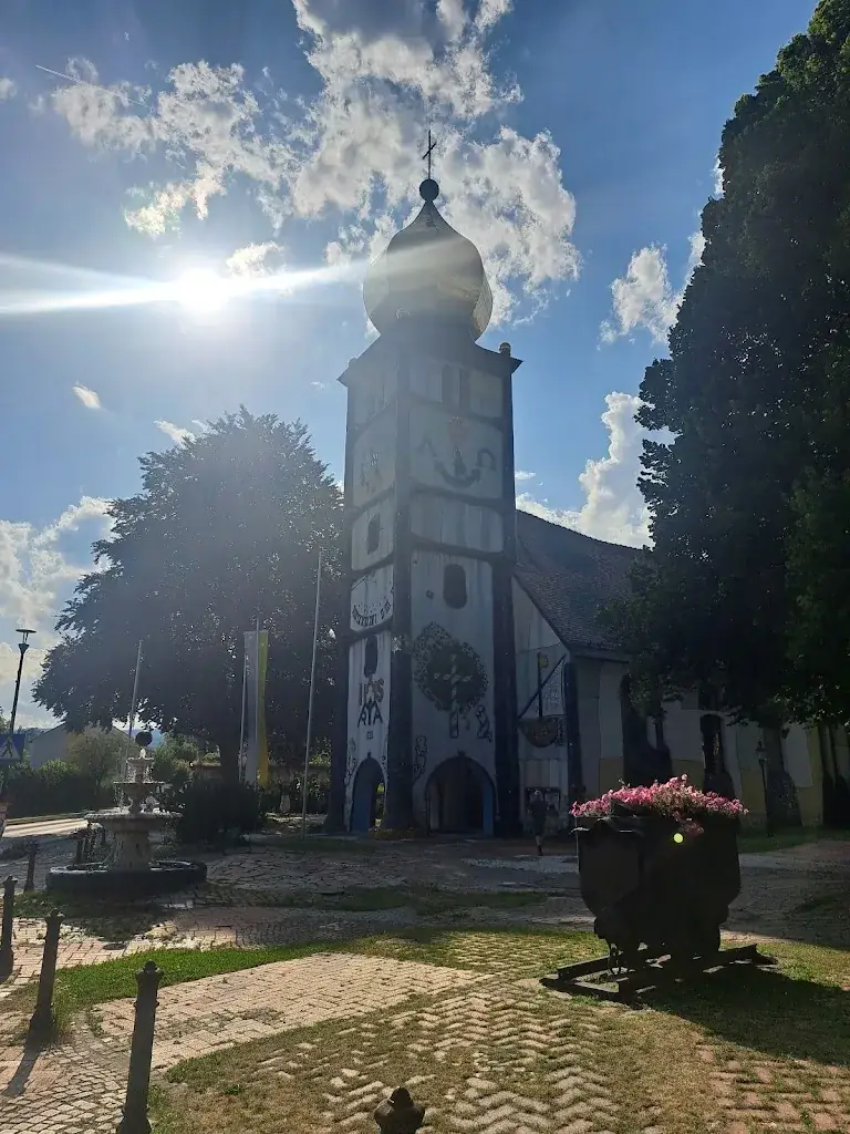 Joanna M L Fearn_Hundertwasserkirche_Bärnbach_review