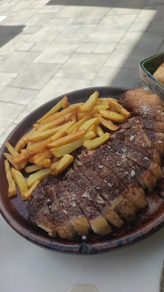 Marina Martin Moreno_Restaurante Puerto Foncebadón_Purbach am Neusiedler See_avis