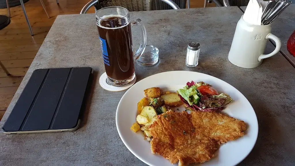 Chris Schellmann_Freizeit_Eisbach_review