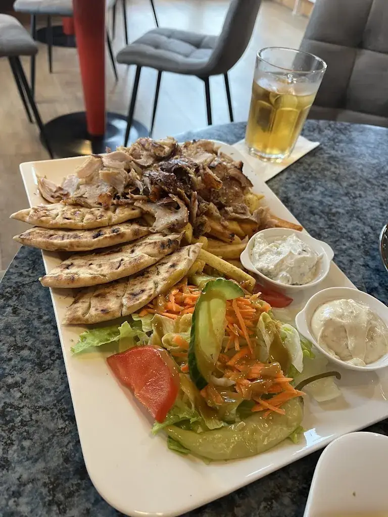 Karolína Rabušic_GIANNIS_Ehrenhausen_avis