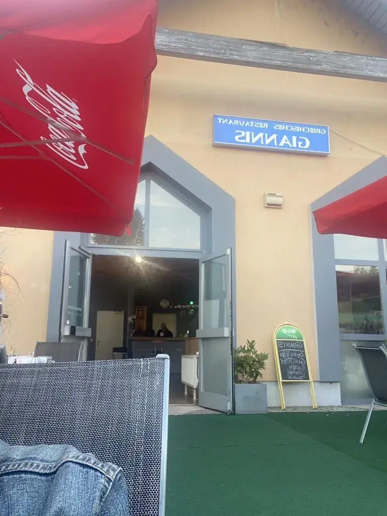 GIANNIS_Ehrenhausen_slider_image_1