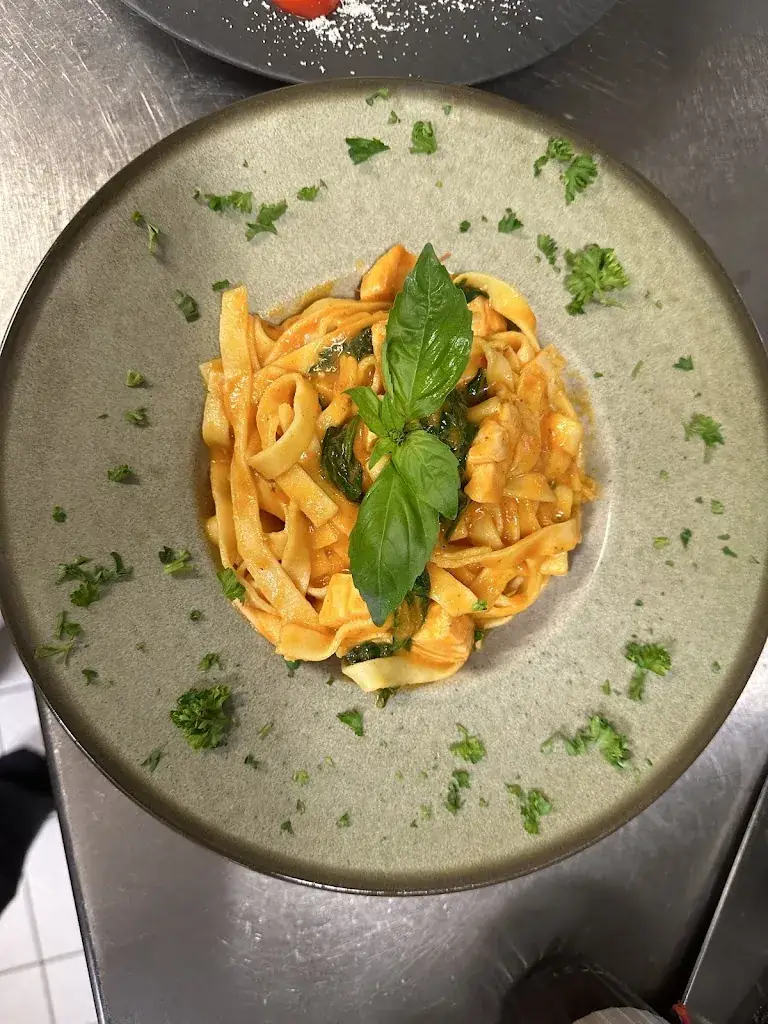 GIANNIS_Ehrenhausen_slider_image_3