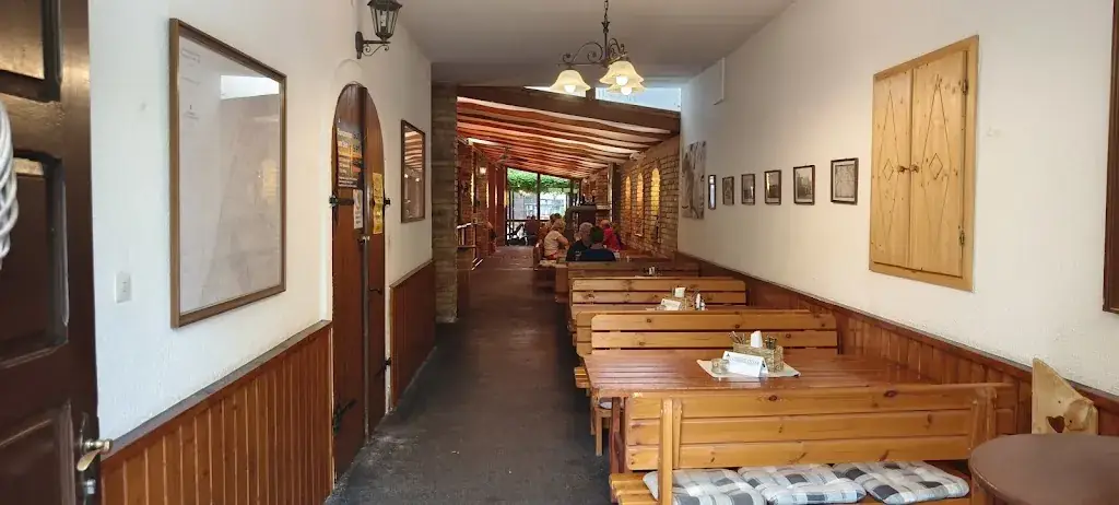 Laterndlkeller ristorante a Podersdorf am See