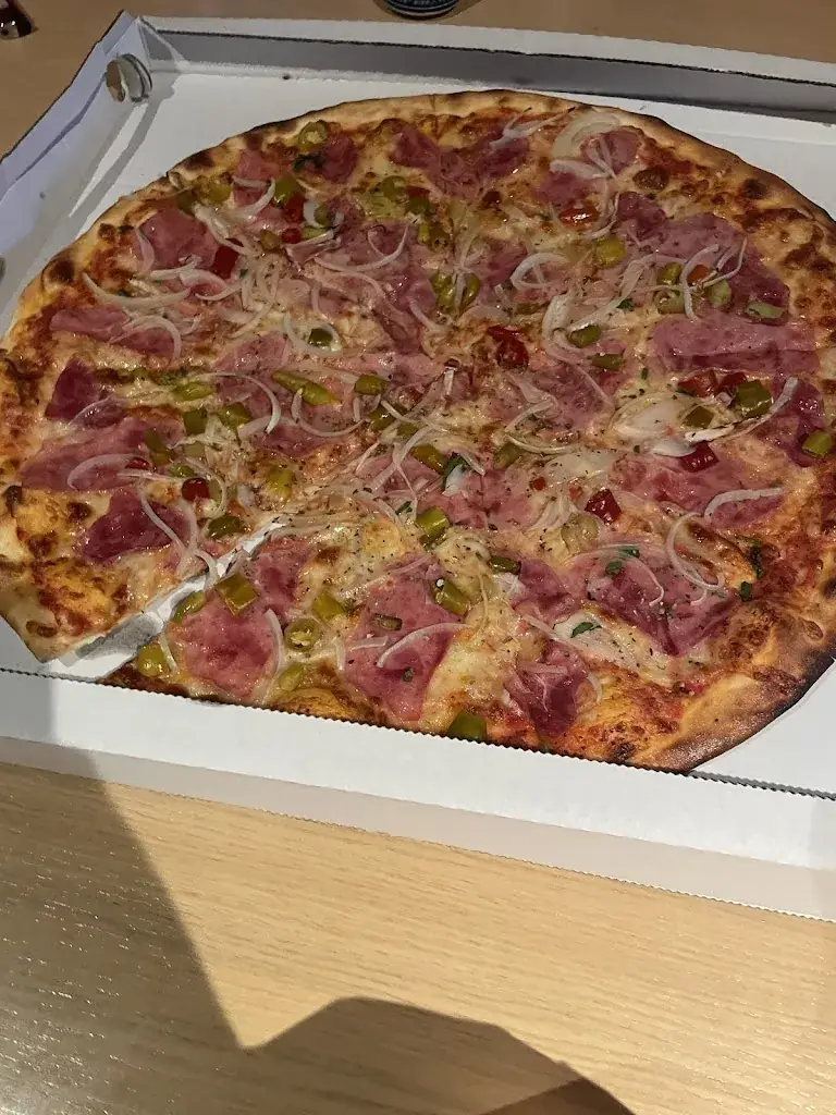 Robert Hiriak_Maestro Pizza & Kebap_Donawitz_avis