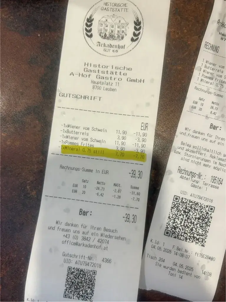 Alexandru Stoica_Arkadenhof Schwarzer Adler_Donawitz_review