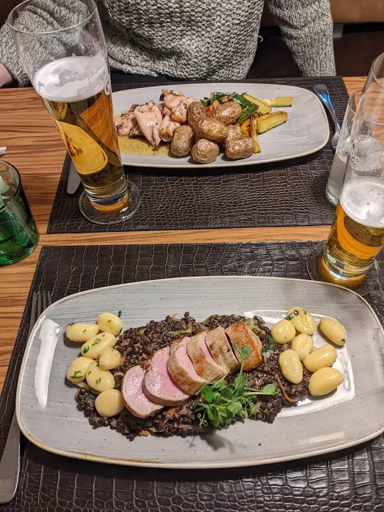 Wolf Schwurz_Stadt Meierei_Donawitz_review