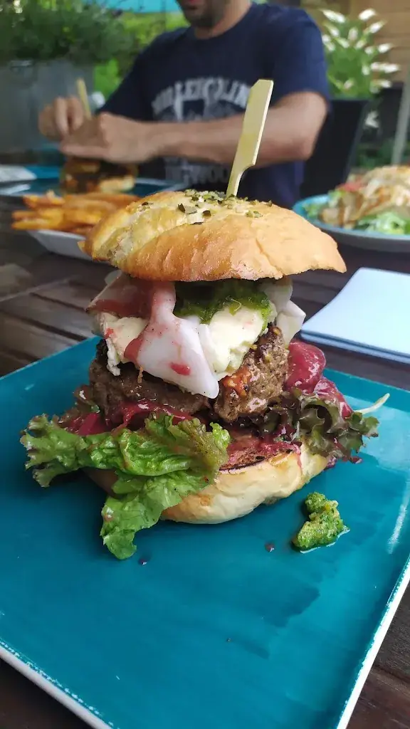 J Z_Roots Burger & more - Thomas Brunner_Donawitz_review