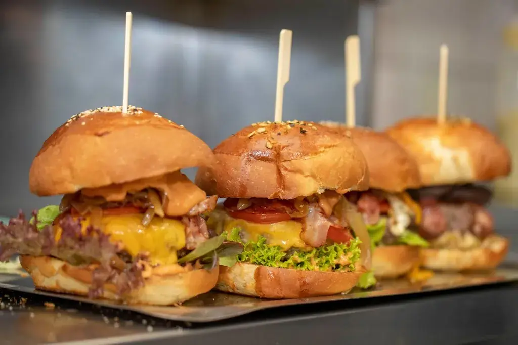 Roots Burger & more - Thomas Brunner_Donawitz_slider_image_3