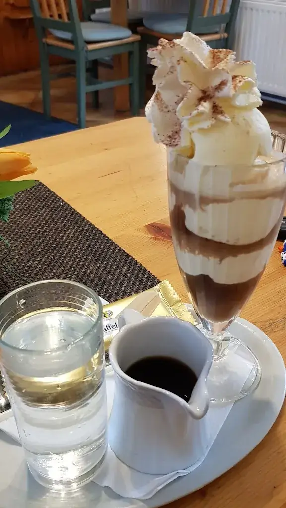 Katalin Orbán (nilatako)_Café Barbarastub'n_Eisenerz_review