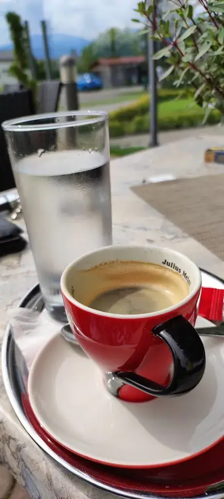 Kev Murray_EssPar - Cafe & Restaurant_Feistritz bei Knittelfeld_avis