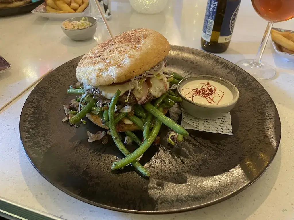 Tomislav Pozaic_Fransy American Diner Zeltweg_Fohnsdorf_avis