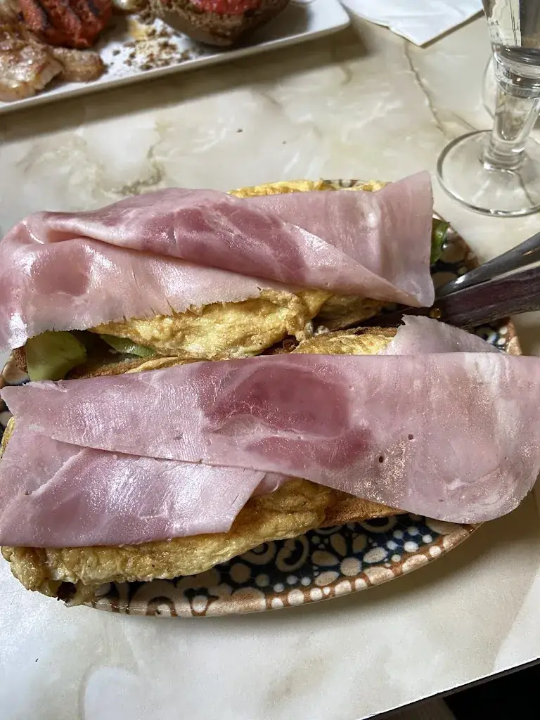 Sirapassorn Champa_Restaurante Aylagas_Gaal_review