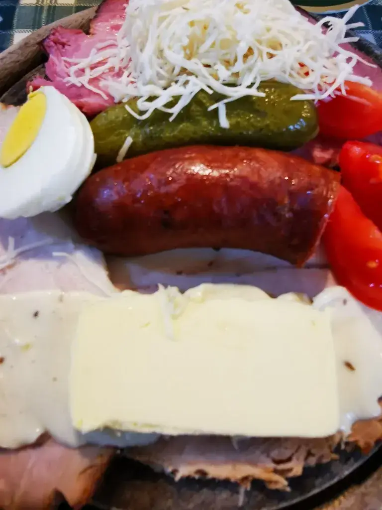 Ann Nika_Elisabeth Troger_Flatschach_review