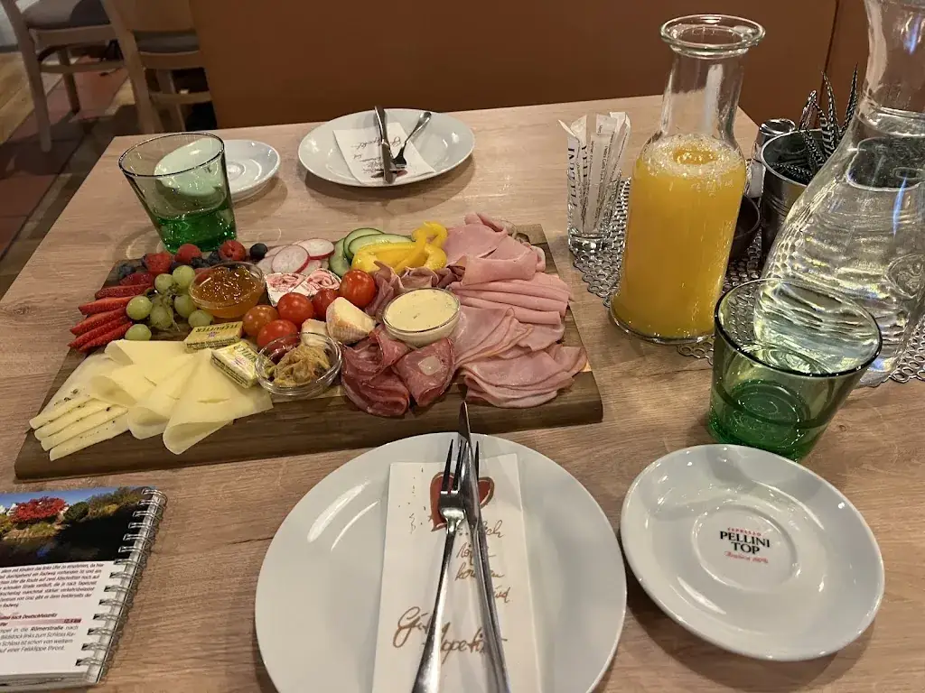 Andrea Peck_Trend „Lokal-Rooms-Bar“_Frohnleiten_review