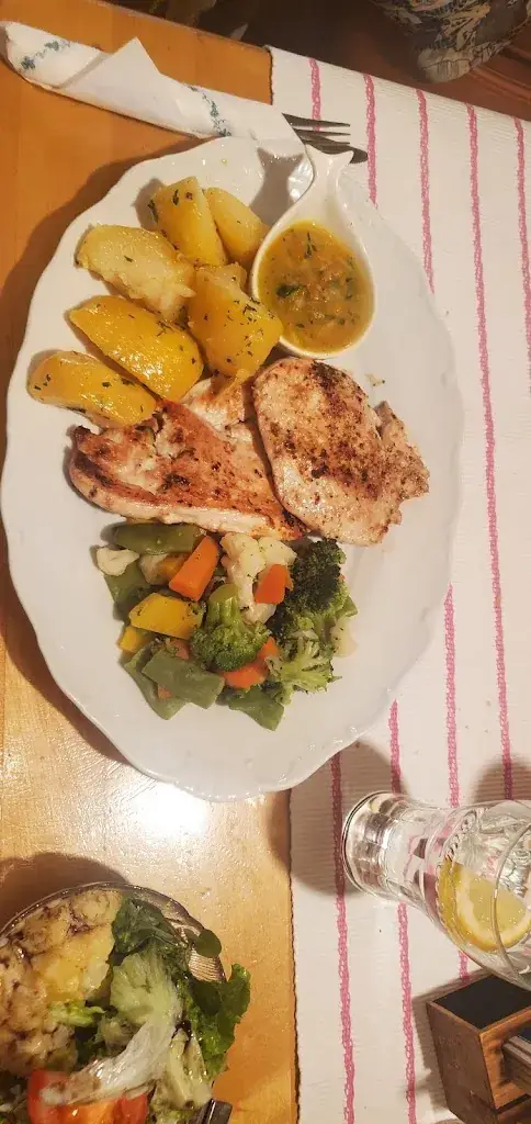 Silvia Sattler Griffin_Dorfwirt Gölles_Gleisdorf_review