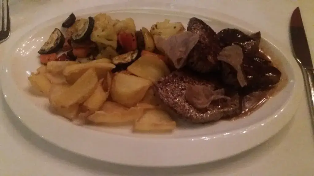 Luís Henrique Angélico_Trattoria-Wirtshaus Mensch Mayer_Göttelsberg_review