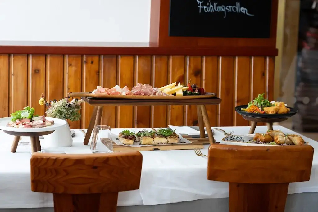 Trattoria-Wirtshaus Mensch Mayer restaurant à Göttelsberg