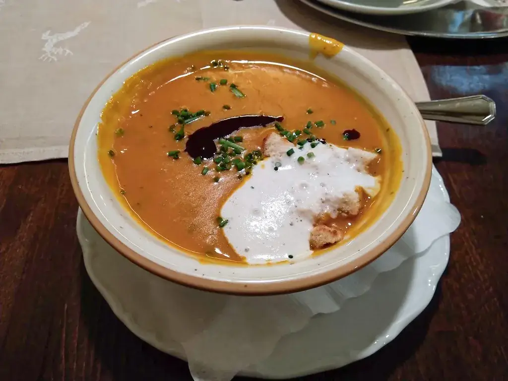 Mariam Hambardzumyan_Herzl Weinstube_Graz_avis