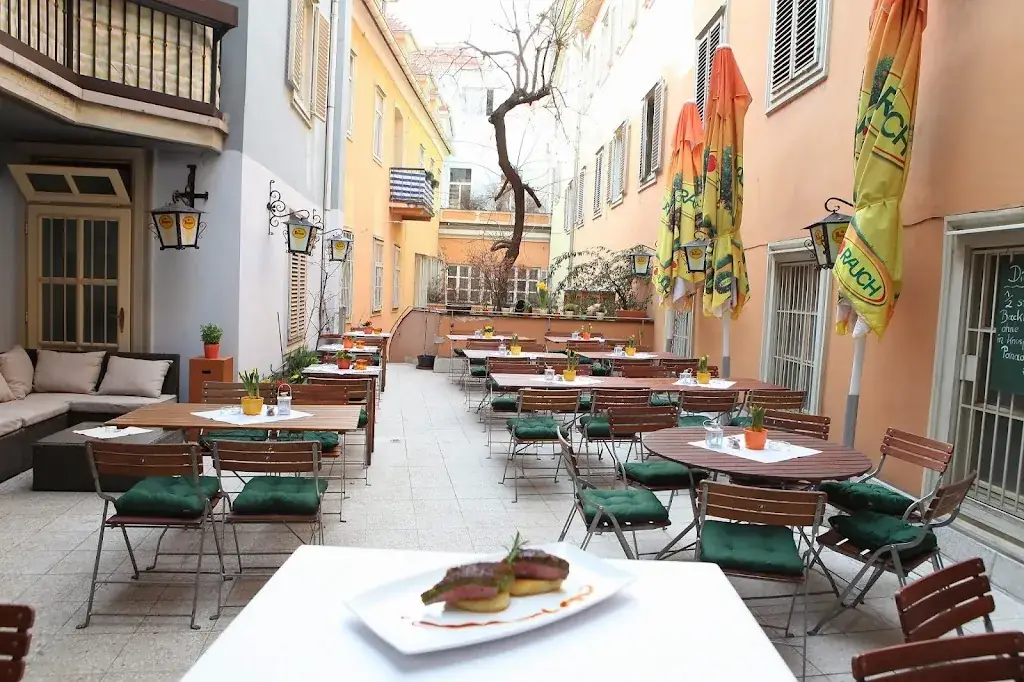 Herzl Weinstube_Graz_slider_image_1