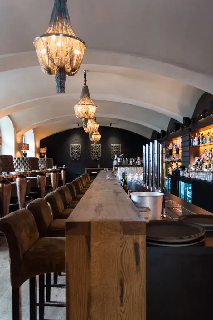 Martha Milch_Landhauskeller_Graz_avis