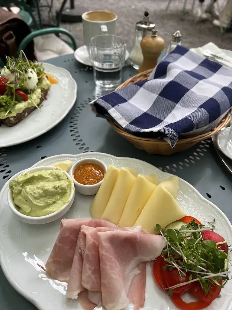 BariczzsoltOfficial_Café Fotter • Graz_Geidorf_avis