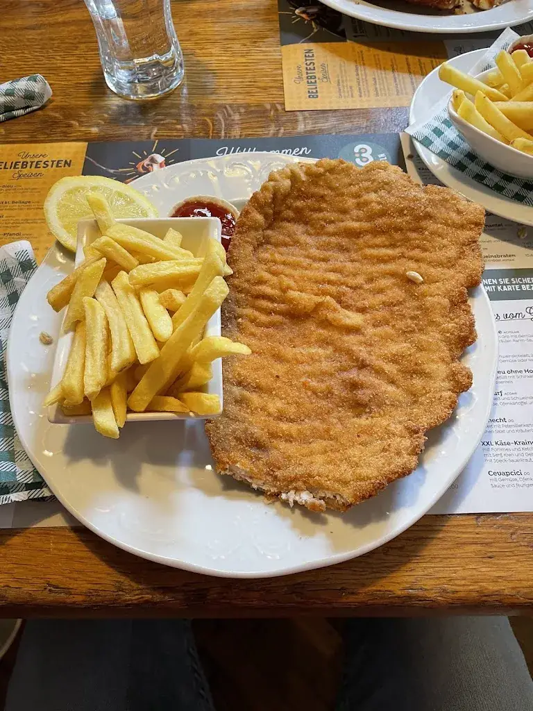 Ivan Hontić_3 Goldene Kugeln_Geidorf_review