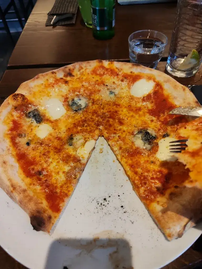 Yvonne Dergovits_Gotthardt's Bank_Politischer Bezirk Oberwart_review