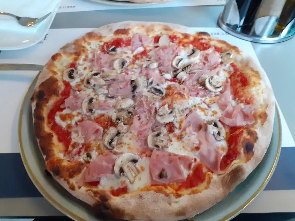 Opritescu Azghadi Elena_La Botte - Ristorante - Pizzeria_Gösting_avis