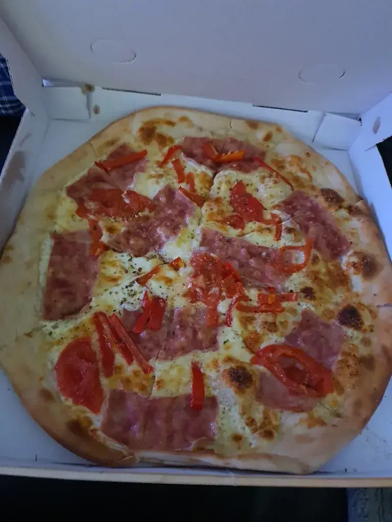 Ella Kanuric_Pizza Profi_Gösting_review