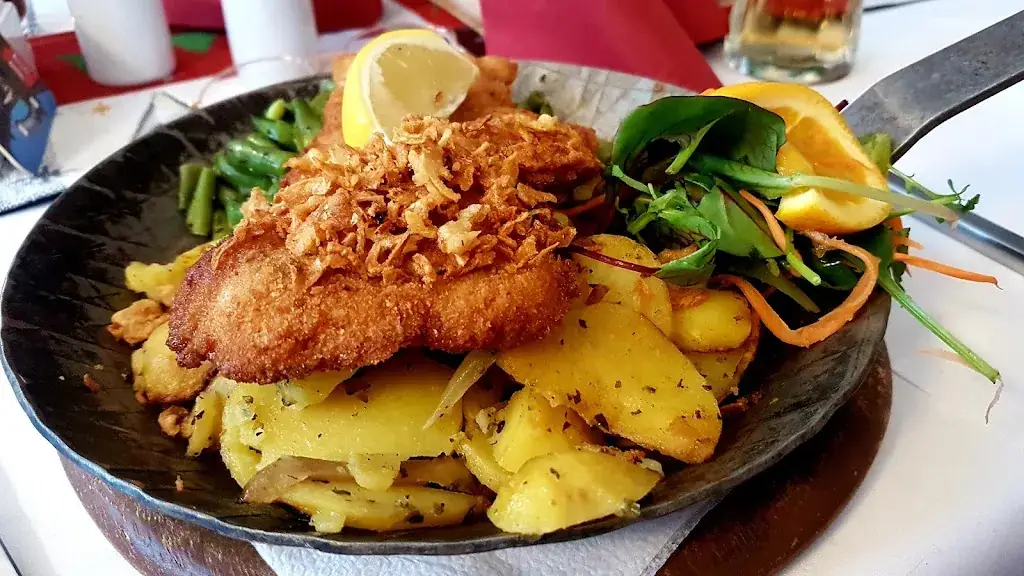 Adrian Kujus_Sportlerheim Hartmannsdorf_Hartmannsdorf_review