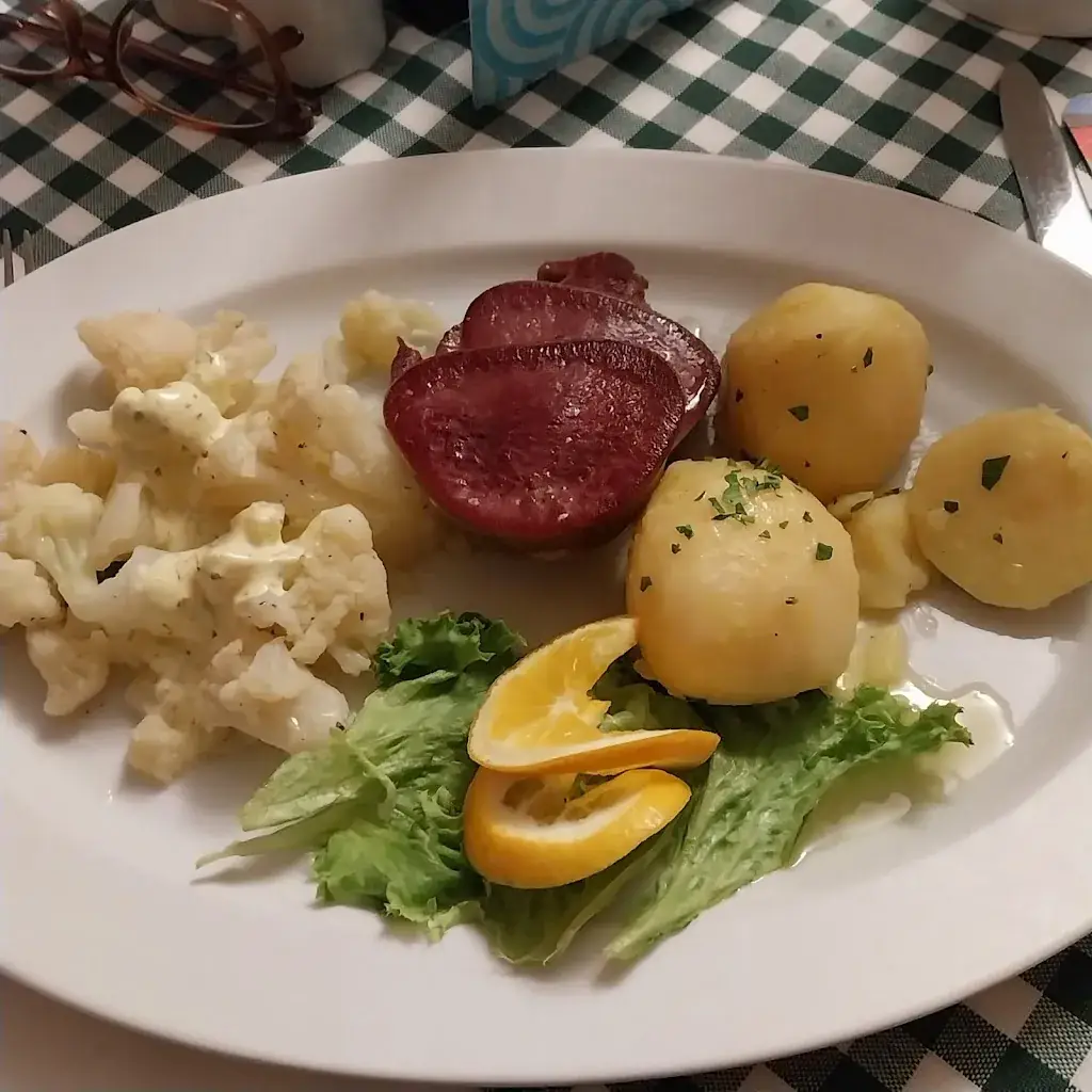 Irene Schirmer Dienelt_Sportlerheim Hartmannsdorf_Hartmannsdorf_review