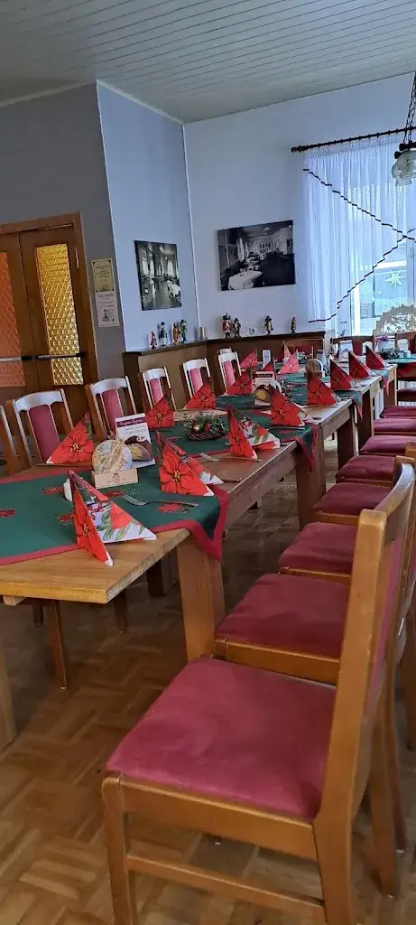 Sabine Bunda_Gaststätte Bergschlößchen_Hartmannsdorf_avis