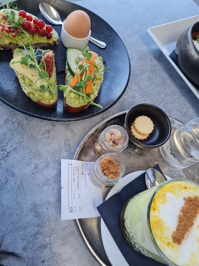 yustina aja_Kaefers_Hartberg_review