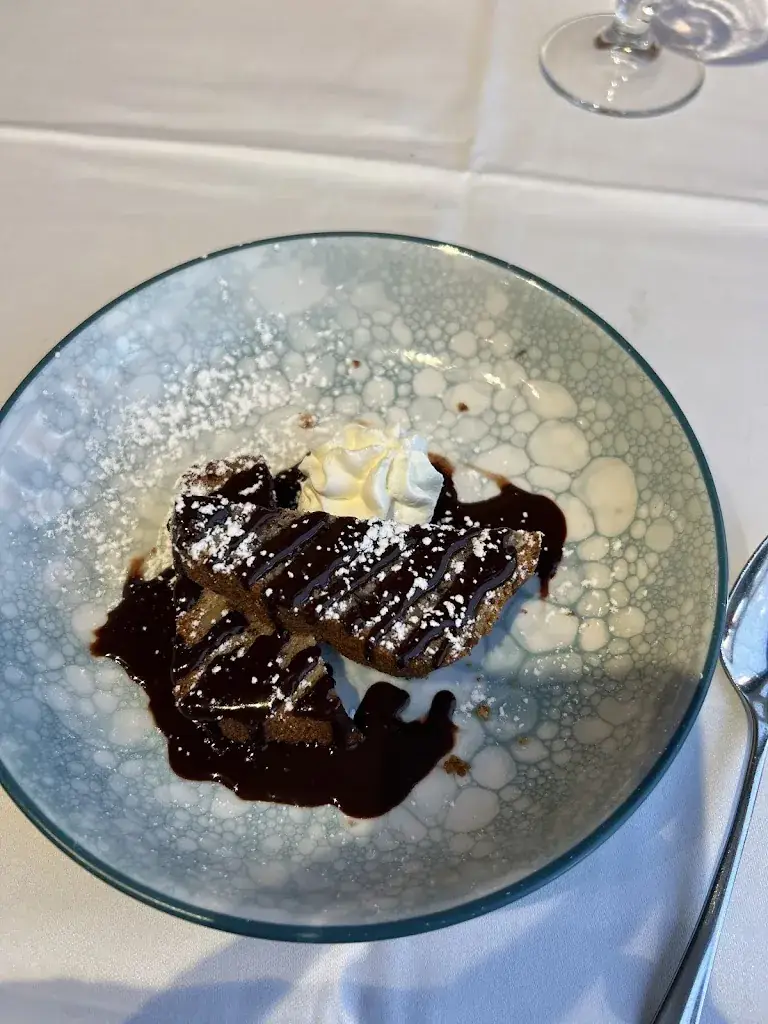 Olesia Doligoyda_Edelweiss Restaurant_Haus_review