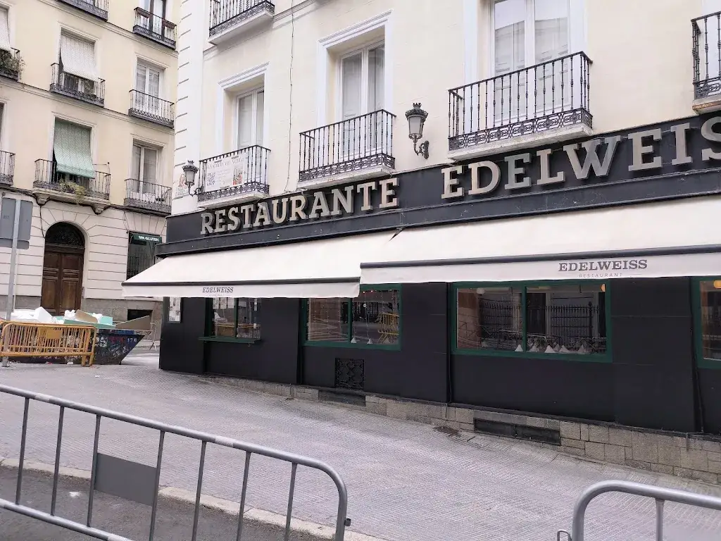 Edelweiss Restaurant_Haus_slider_image_3