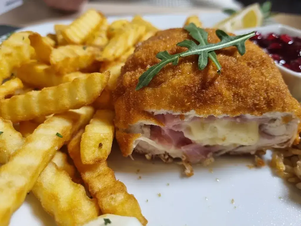 Sony Sony_Pizzeria Restaurant ISOLA_Hausmannstätten_review