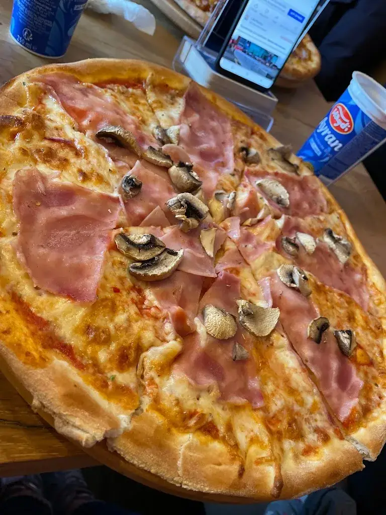 Treffpunkt Hengsberg Pizzeria Kebap Cafe restaurant à Hengsberg