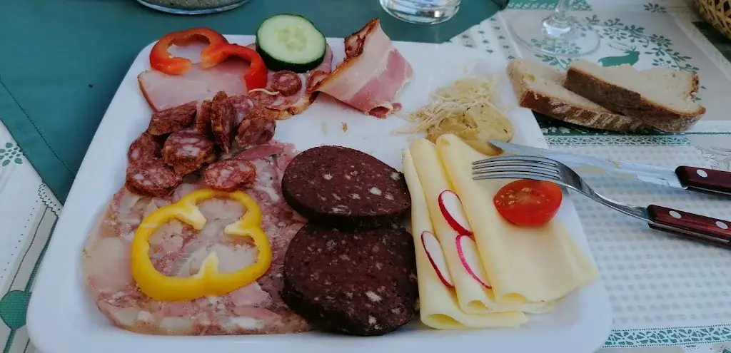 Buschenschank zur Mühle restaurant in Sankt Andrä am Zicksee