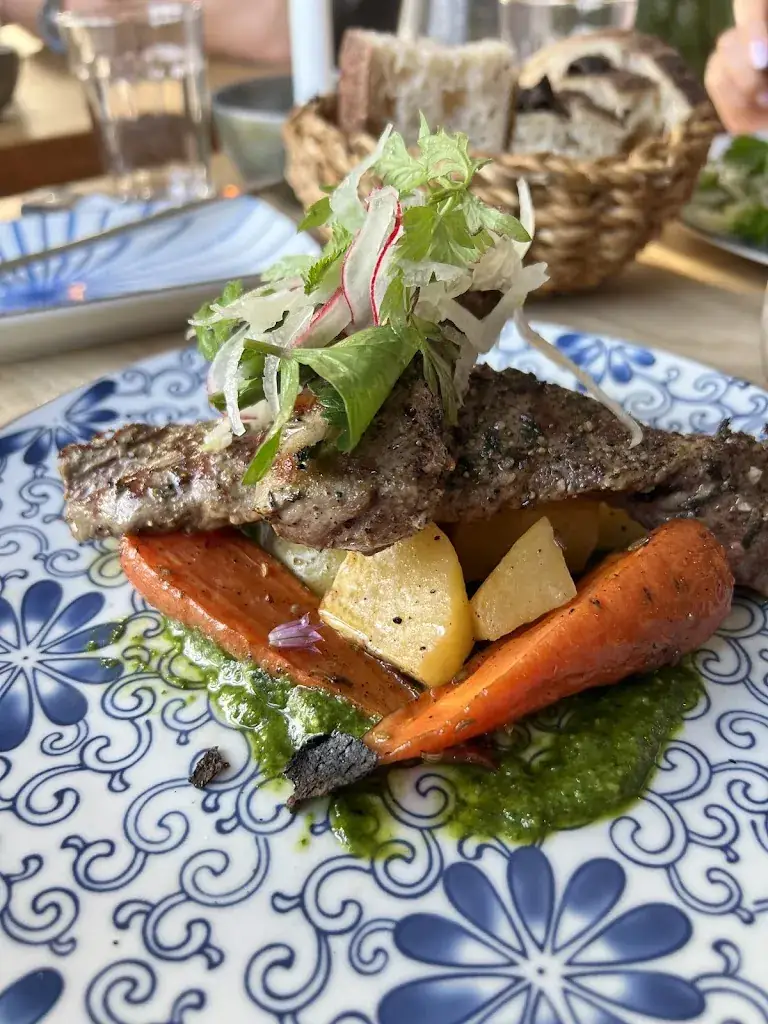 Svitlana Romanenko_Otto Matur & Drykkur_Höf_review