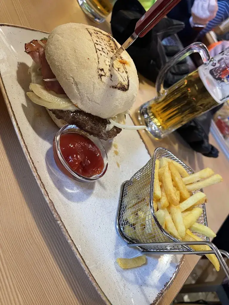 Alex Enache_Kaiblingalm Schutzhütte_Haus im Ennstal_recensione