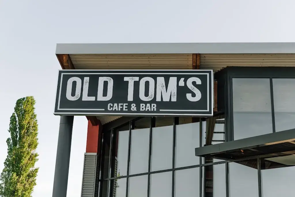 OLD TOM‘S Café & Bar restaurant à Sankt Margarethen im Burgenland