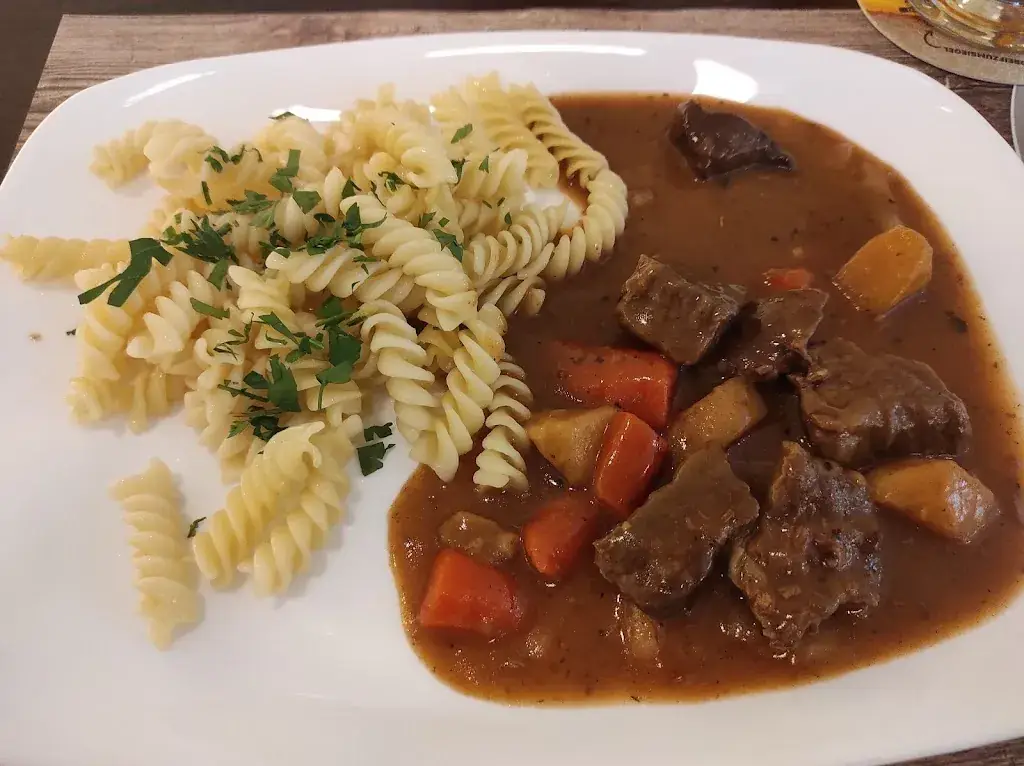 María de los Ángeles Rojas Montero_Restaurant Neuer Marktwirt_Judenburg_avis