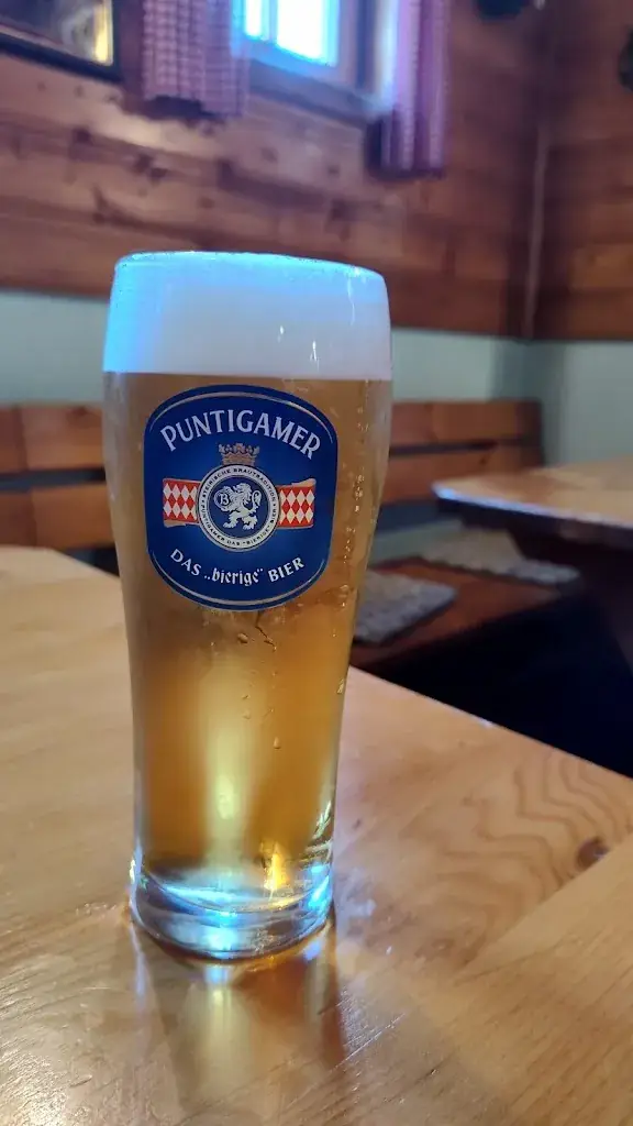 Lipták Lőrinc_Gasthaus Kurvenstüberl_Hönigsberg_avis