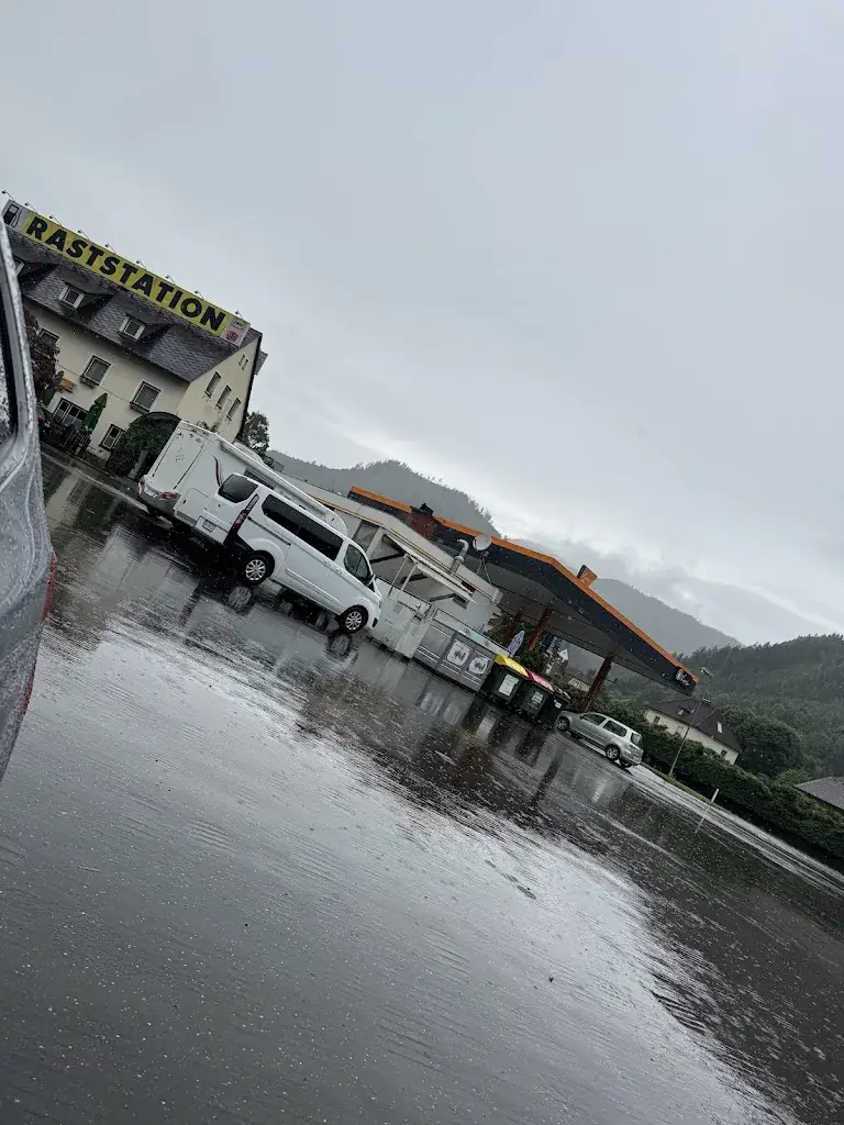 Ebtehal Almalhouf_Raststation Viertler_Kalwang_review