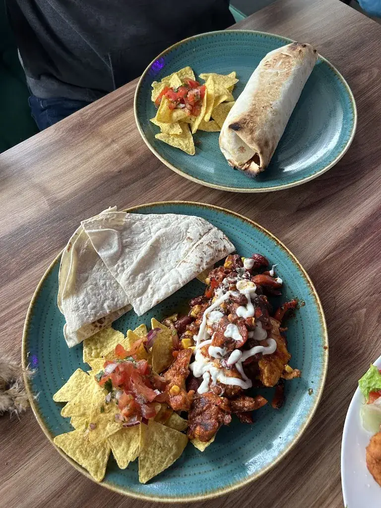 Suzana Serdar Lunic_Bon Bon_Jakomini_review