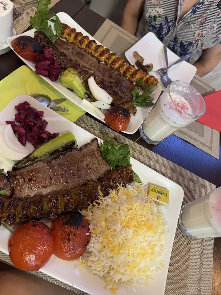 Nina Snb_Aria Persisches Restaurant_Jakomini_avis