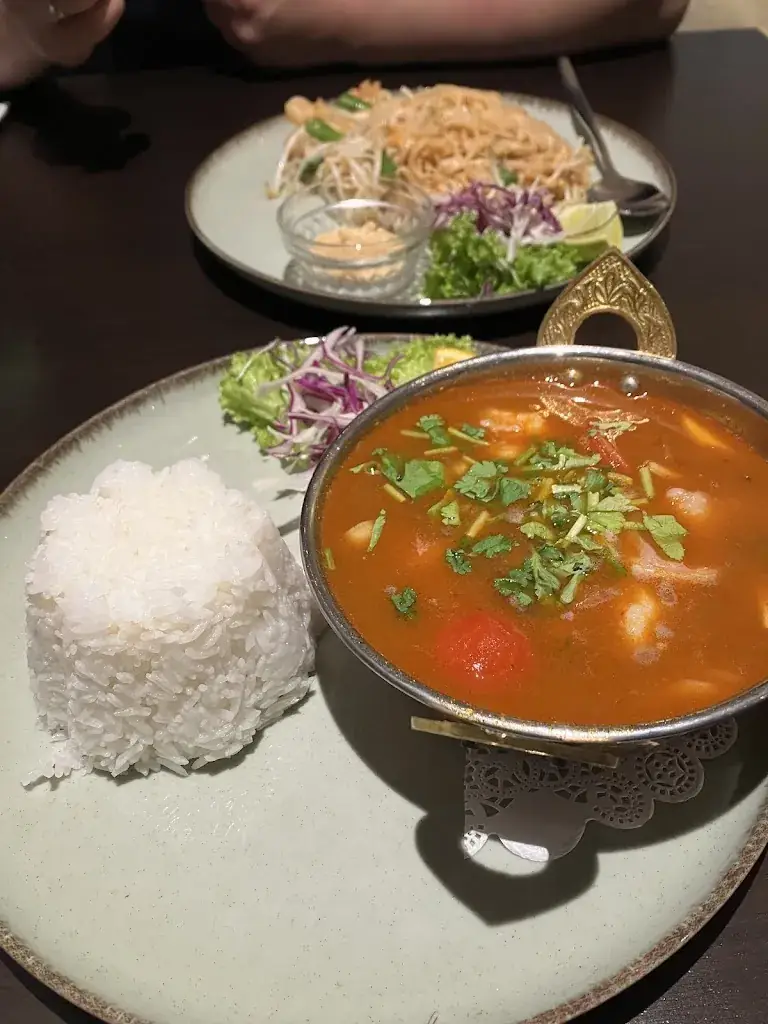 Evelyn J_YimSiam_Jakomini_avis