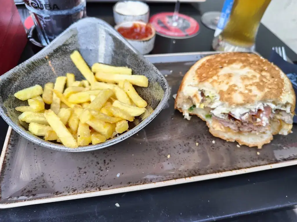 Pierre Brucker_Freigeist Burger_Jakomini_review