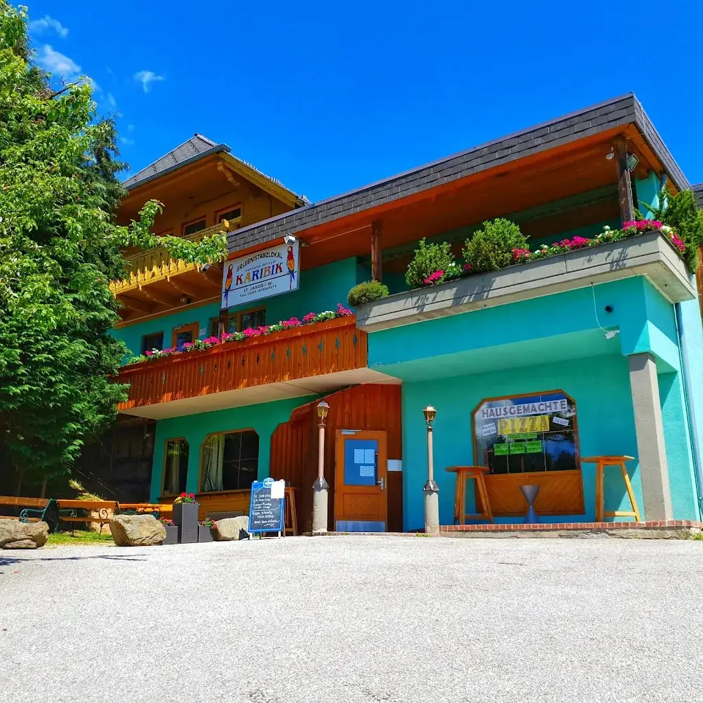 Das Geier's Tanzcafe-Pizzeria-Pension_Kirchenviertel_slider_image_3