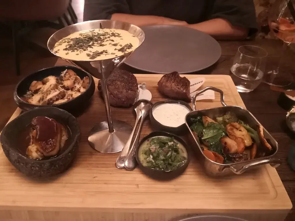 Máté Csanád_Der Hans_Kaindorf an der Sulm_avis